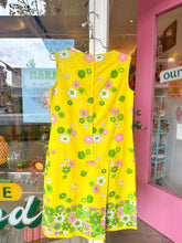 Load image into Gallery viewer, 60s Carol Brent day dress with matching bucket hat