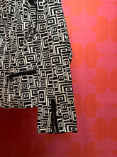 Load image into Gallery viewer, 90s does 60s geo zip detail shaket