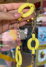 Load image into Gallery viewer, Yellow 60s chain belt!
