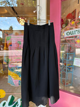 Load image into Gallery viewer, Black midi pleated skirt
