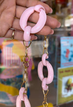 Load image into Gallery viewer, Pink 60s chain belt!
