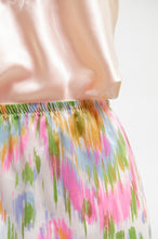 Load image into Gallery viewer, Slinky floral appliqué cami
