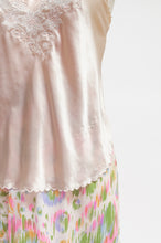 Load image into Gallery viewer, Slinky floral appliqué cami
